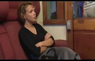 XXX Sexy MILF recebe filme pornô de mulher com homem um colar de pérolas